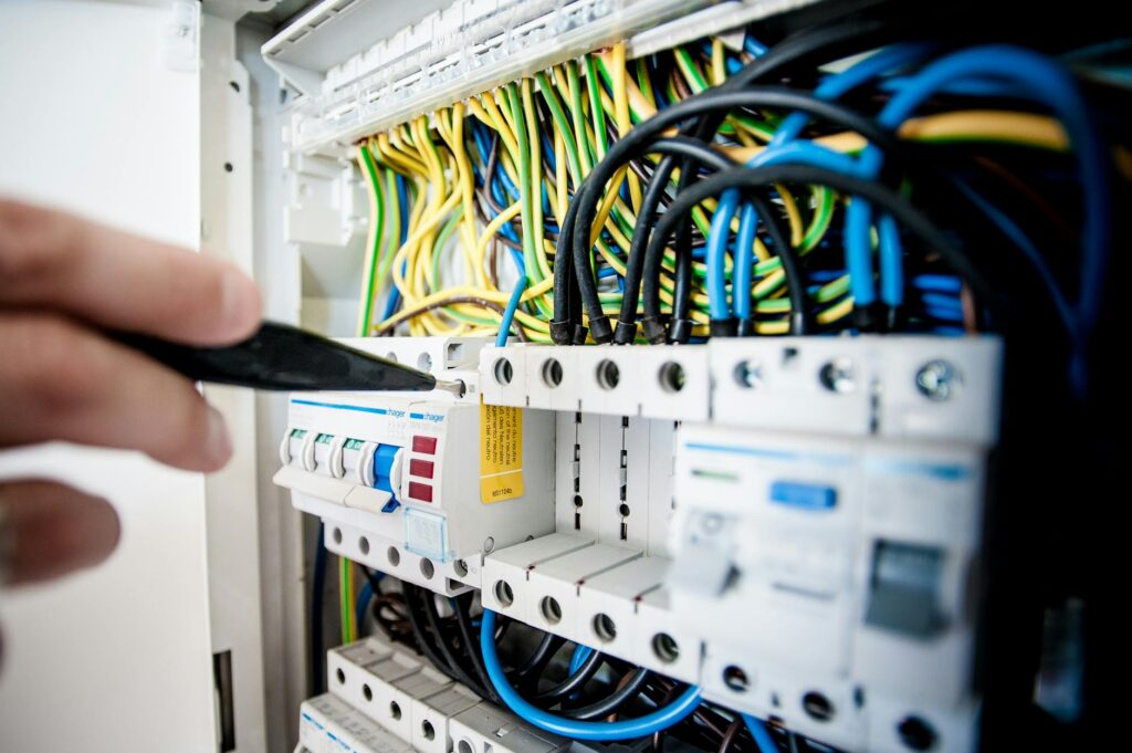 circuit breaker sizing: how to calculate amperage - Circuit Breaker Sizing: Calculate Load Amperage Correctly